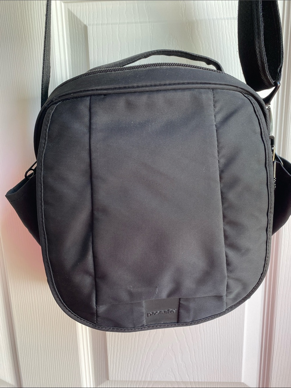 Pacsafe Metrosafe LS series crossbody bag